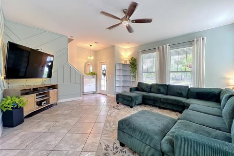 House in STOREY PARK in Orlando, Florida 3 bedrooms, 185.25 sq.m. № 2206580 - photo 2