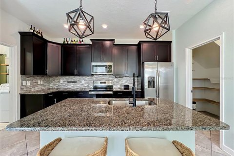 House in STOREY PARK in Orlando, Florida 3 bedrooms, 185.25 sq.m. № 2206580 - photo 17