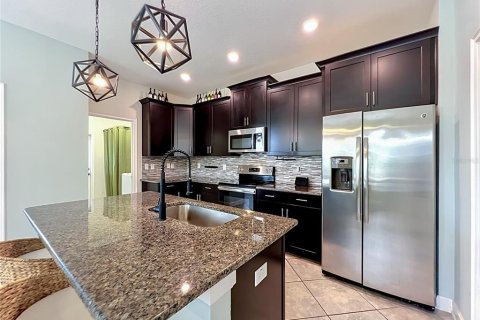 House in STOREY PARK in Orlando, Florida 3 bedrooms, 185.25 sq.m. № 2206580 - photo 3