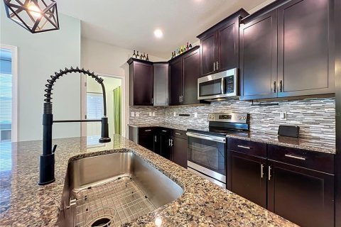 House in STOREY PARK in Orlando, Florida 3 bedrooms, 185.25 sq.m. № 2206580 - photo 22