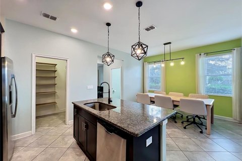 House in STOREY PARK in Orlando, Florida 3 bedrooms, 185.25 sq.m. № 2206580 - photo 20