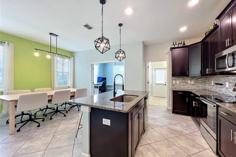 House in STOREY PARK in Orlando, Florida 3 bedrooms, 185.25 sq.m. № 2206580 - photo 19
