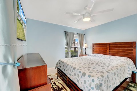 House in Lake Worth, Florida 3 bedrooms, 175.96 sq.m. № 2041922 - photo 18