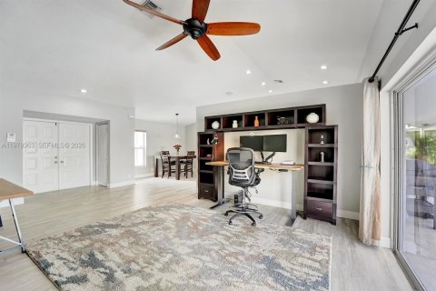 House in Lake Worth, Florida 3 bedrooms, 175.96 sq.m. № 2041922 - photo 9