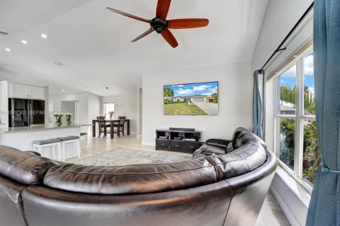 House in Lake Worth, Florida 3 bedrooms, 175.96 sq.m. № 2041922 - photo 7