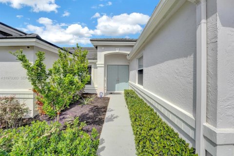 House in Lake Worth, Florida 3 bedrooms, 175.96 sq.m. № 2041922 - photo 3