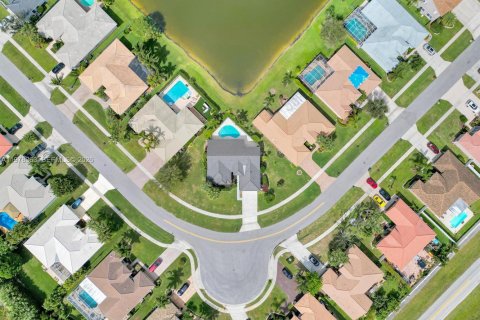 House in Lake Worth, Florida 3 bedrooms, 175.96 sq.m. № 2041922 - photo 27