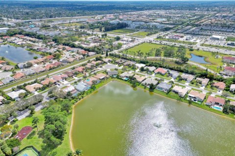 House in Lake Worth, Florida 3 bedrooms, 175.96 sq.m. № 2041922 - photo 28