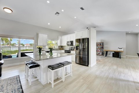 House in Lake Worth, Florida 3 bedrooms, 175.96 sq.m. № 2041922