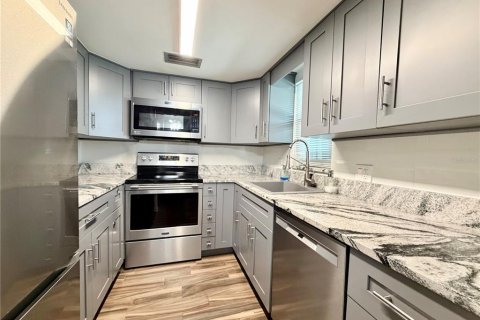 Condo in New Port Richey, Florida, 1 bedroom  № 2095447 - photo 7