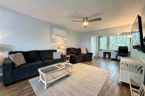 Condo in New Port Richey, Florida, 1 bedroom  № 2095447 - photo 4