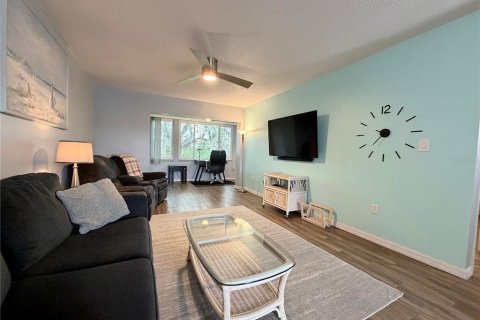 Condo in New Port Richey, Florida, 1 bedroom  № 2095447 - photo 5