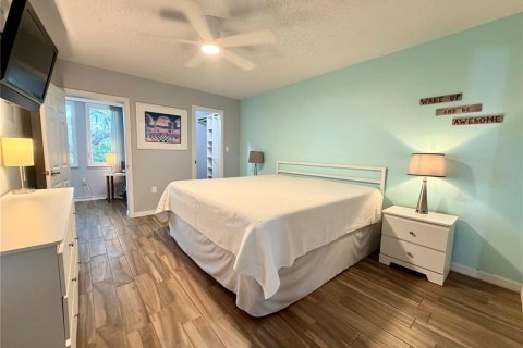 Condo in New Port Richey, Florida, 1 bedroom  № 2095447 - photo 11