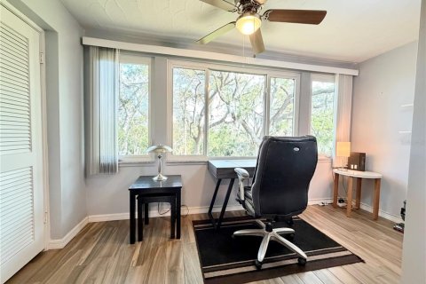 Condo in New Port Richey, Florida, 1 bedroom  № 2095447 - photo 15