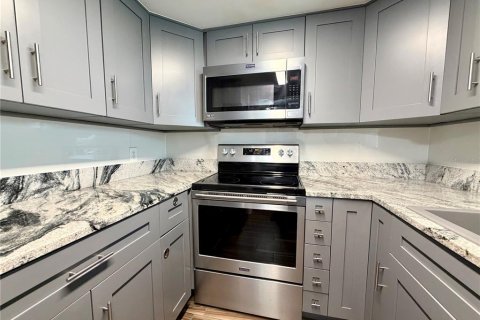 Condo in New Port Richey, Florida, 1 bedroom  № 2095447 - photo 8