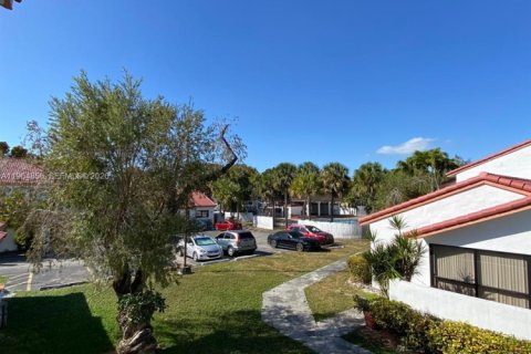 Condo in Miami, Florida, 2 bedrooms  № 2027552 - photo 23