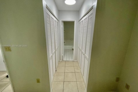 Condo in Miami, Florida, 2 bedrooms  № 2027552 - photo 19