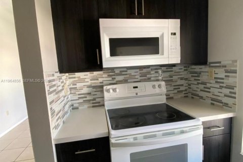 Copropriété à louer à Miami, Floride: 2 chambres, 70.61 m2 № 2027552 - photo 4