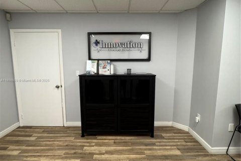 Propiedad comercial en venta en Palmetto Bay, Florida № 1871626 - foto 4