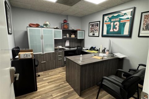 Propiedad comercial en venta en Palmetto Bay, Florida № 1871626 - foto 10