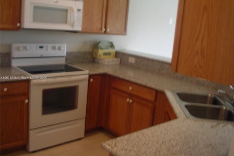 Adosado en venta en Tamarac, Florida, 3 dormitorios, 134.34 m2 № 1972381 - foto 2