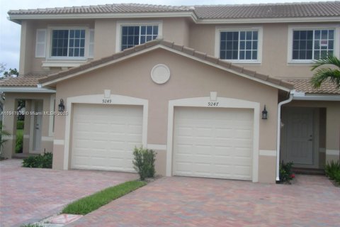 Adosado en venta en Tamarac, Florida, 3 dormitorios, 134.34 m2 № 1972381 - foto 16