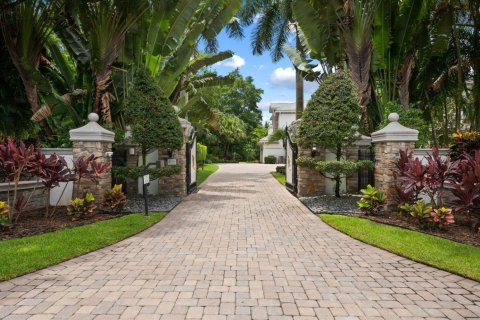 House in Parkland, Florida 6 bedrooms, 1200.67 sq.m. № 2181907 - photo 2