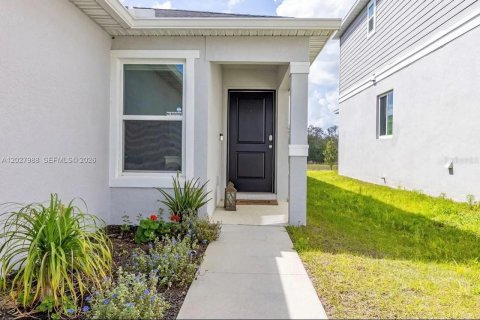 House in Davenport, Florida 4 bedrooms, 151.15 sq.m. № 2177471 - photo 4