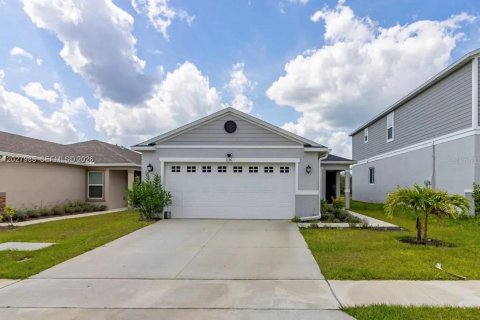 House in Davenport, Florida 4 bedrooms, 151.15 sq.m. № 2177471
