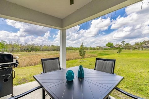 House in Davenport, Florida 4 bedrooms, 151.15 sq.m. № 2177471 - photo 6
