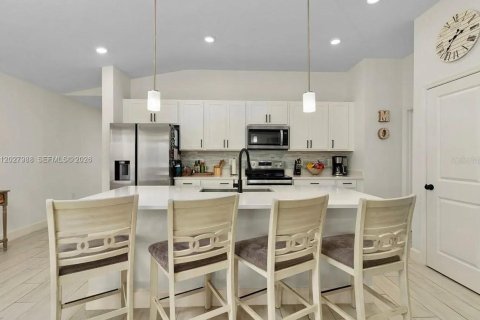 House in Davenport, Florida 4 bedrooms, 151.15 sq.m. № 2177471 - photo 11