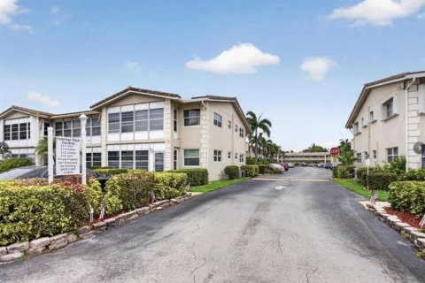 Copropriété à vendre à Lighthouse Point, Floride: 2 chambres, 82.68 m2 № 2190650 - photo 3