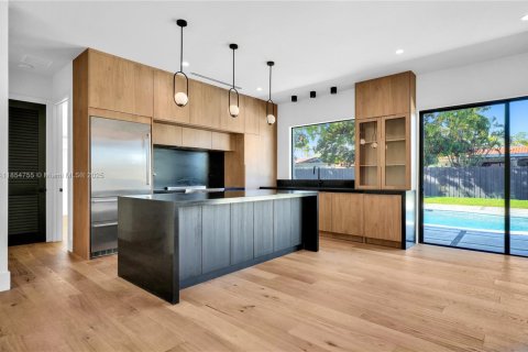 House in Palmetto Bay, Florida 5 bedrooms, 232.44 sq.m. № 1962511 - photo 4