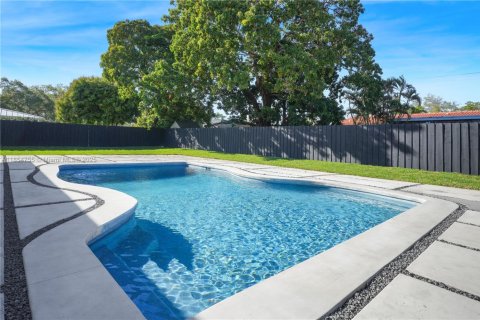 House in Palmetto Bay, Florida 5 bedrooms, 232.44 sq.m. № 1962511 - photo 27