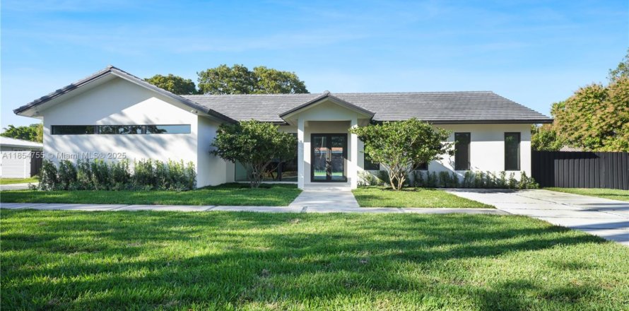 House in Palmetto Bay, Florida 5 bedrooms, 232.44 sq.m. № 1962511