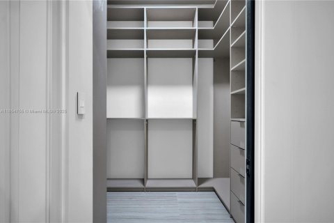 House in Palmetto Bay, Florida 5 bedrooms, 232.44 sq.m. № 1962511 - photo 18