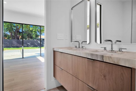 House in Palmetto Bay, Florida 5 bedrooms, 232.44 sq.m. № 1962511 - photo 13