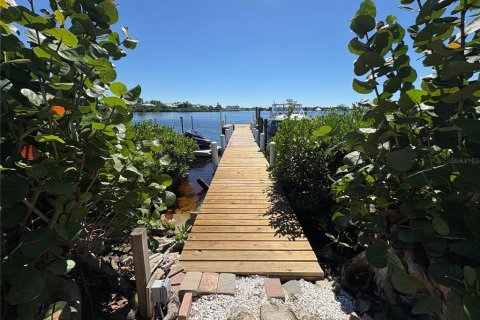 Villa ou maison à vendre à Nokomis, Floride: 4 chambres, 250.56 m2 № 2415413 - photo 2