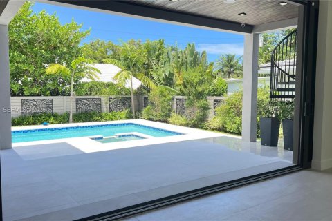 Commercial property in Fort Lauderdale, Florida № 2057595 - photo 12