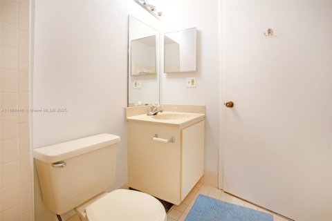 Condo in Boca Raton, Florida, 2 bedrooms  № 1943674 - photo 24