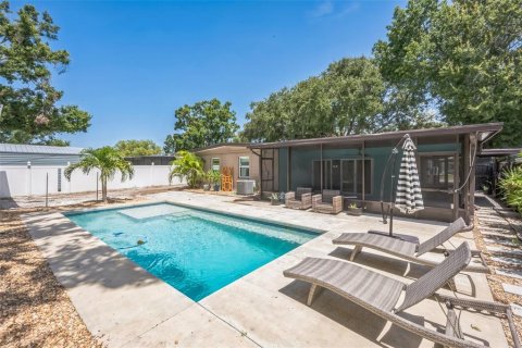 House in Tampa, Florida 3 bedrooms, 165.83 sq.m. № 1851171 - photo 29