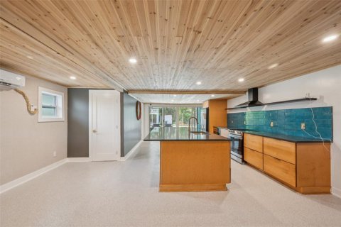 House in Tampa, Florida 3 bedrooms, 165.83 sq.m. № 1851171 - photo 3