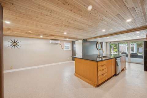 House in Tampa, Florida 3 bedrooms, 165.83 sq.m. № 1851171 - photo 4