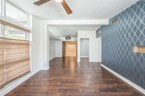 House in Tampa, Florida 3 bedrooms, 165.83 sq.m. № 1851171 - photo 10