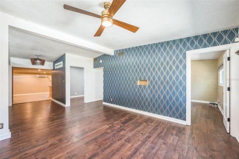 House in Tampa, Florida 3 bedrooms, 165.83 sq.m. № 1851171 - photo 7
