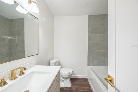 House in Tampa, Florida 3 bedrooms, 165.83 sq.m. № 1851171 - photo 19