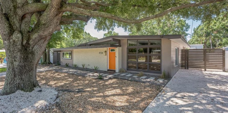 House in Tampa, Florida 3 bedrooms, 165.83 sq.m. № 1851171