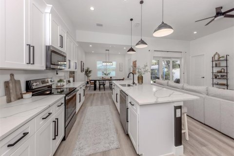 House in North Port, Florida 3 bedrooms, 169.64 sq.m. № 1784503 - photo 6