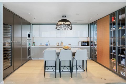Condominio en venta en Sunny Isles Beach, Florida, 4 dormitorios, 297.84 m2 № 1944258 - foto 2