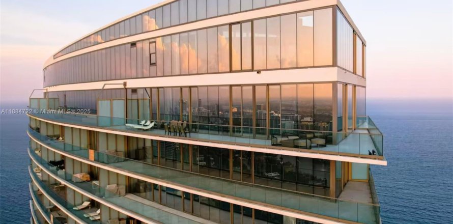 Condominio en Sunny Isles Beach, Florida, 4 dormitorios  № 1944258